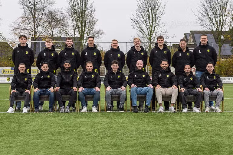 2025_11_15 Elftalfoto GVV63 3 en spelers